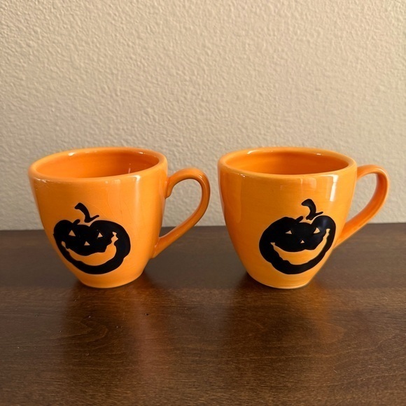 Sur la table set of two orange pumpkin mini coffee/ espresso ceramic mugs - Picture 1 of 7